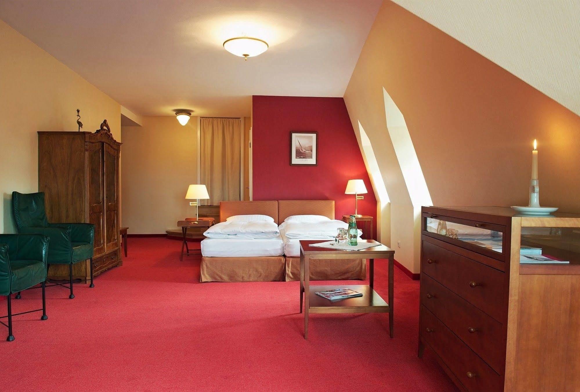 Romantik Hotel Kaufmannshof Берген-ауф-Рюген Экстерьер фото